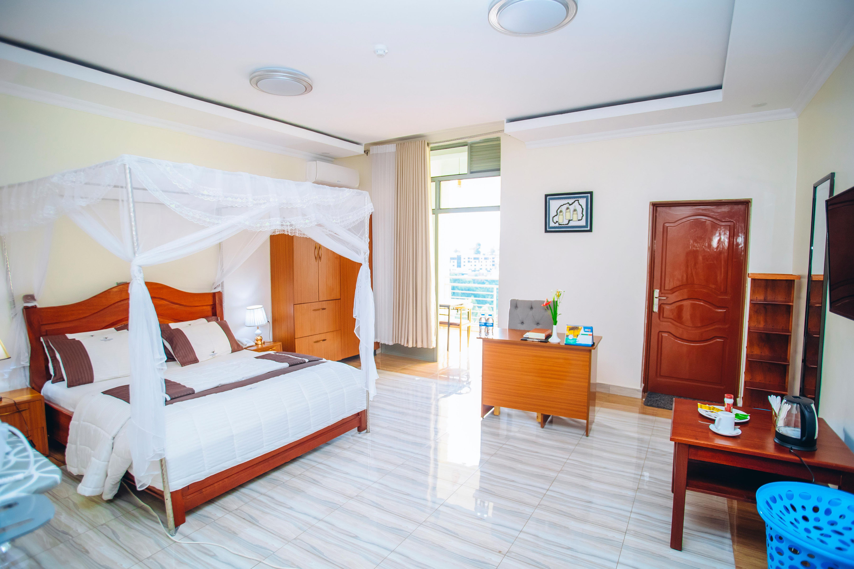 Executive Suite Room - Thumbnail 2