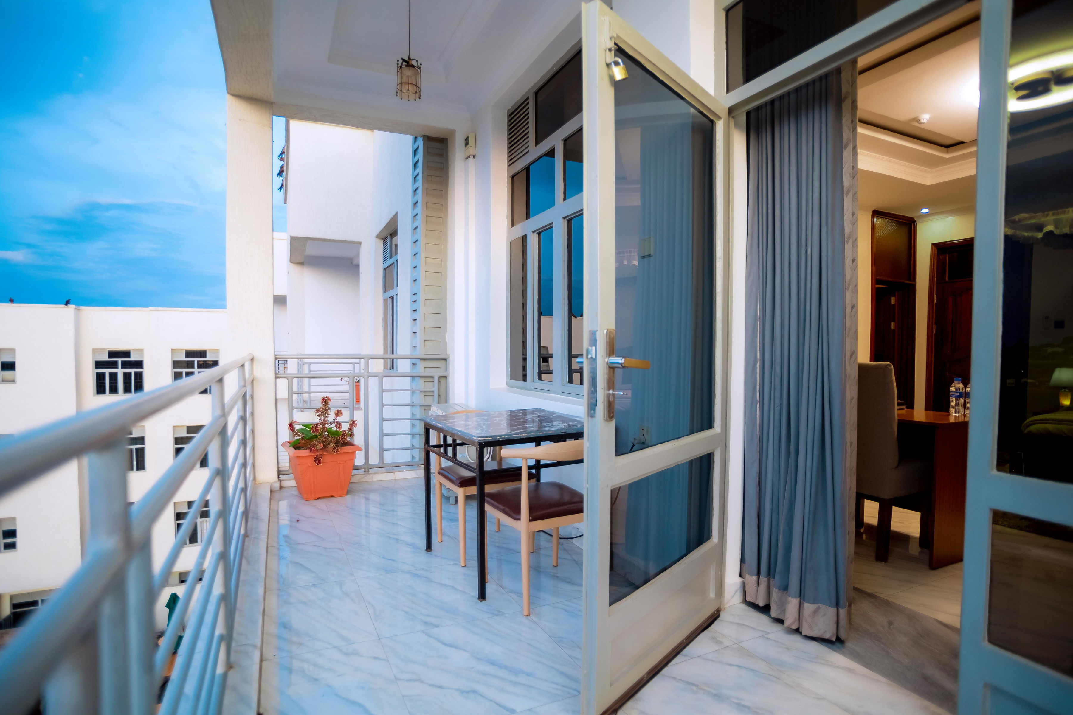 VIP Room - Thumbnail 3